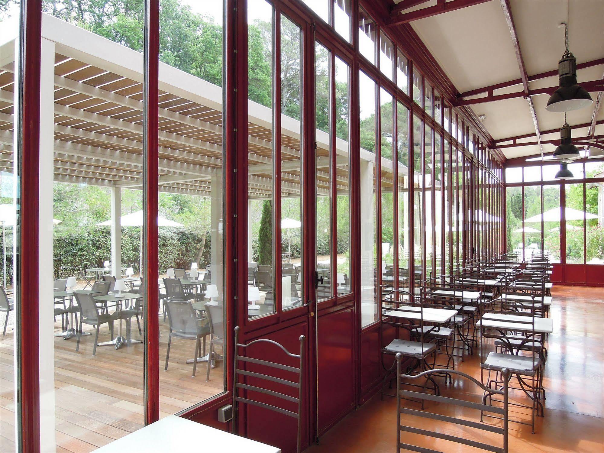 Hotel Estelou Sommieres Ngoại thất bức ảnh
